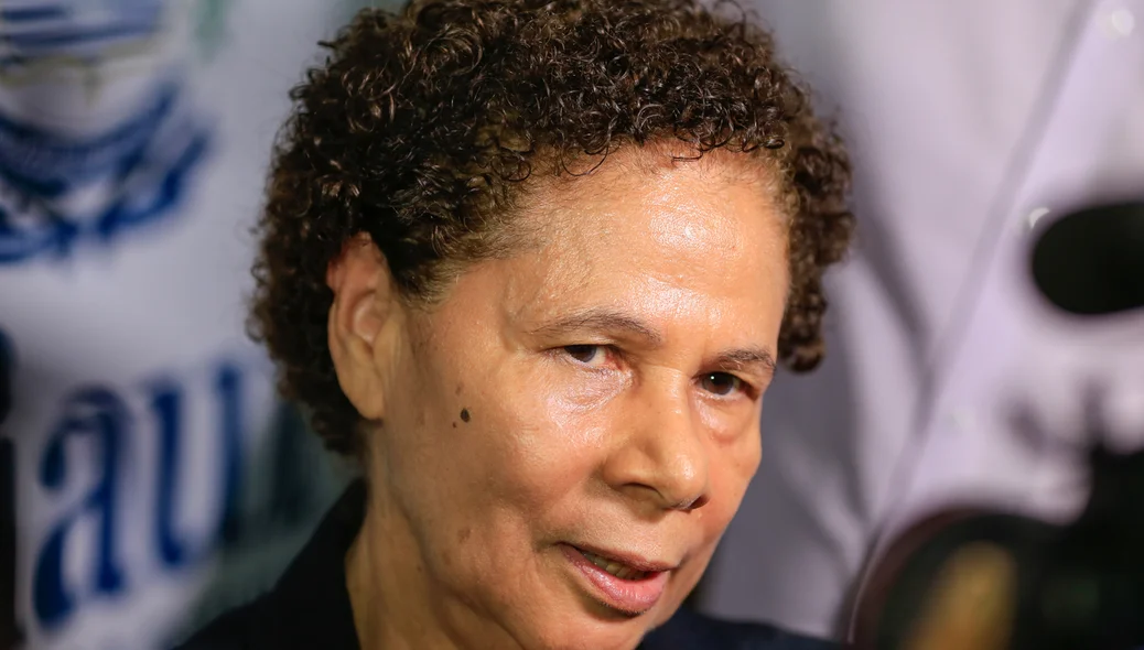 Vice-governadora Regina Sousa