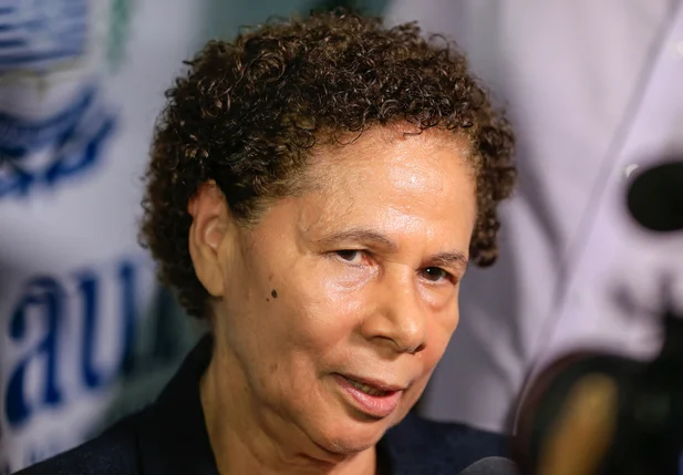Vice-governadora Regina Sousa