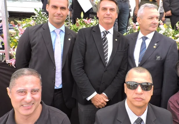 Homem é confundido com acusado com acusado de matar Marielle em foto com Bolsonaro