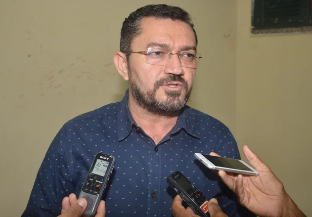 Padre Walmir destaca benefícios do cursinho