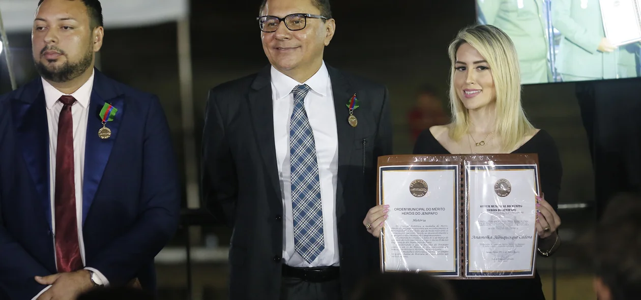 Delegada Ana Melka recebe homenagem
