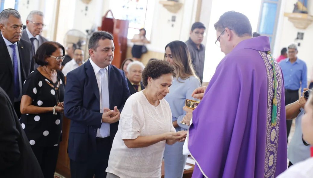 Momento da entrega hóstia