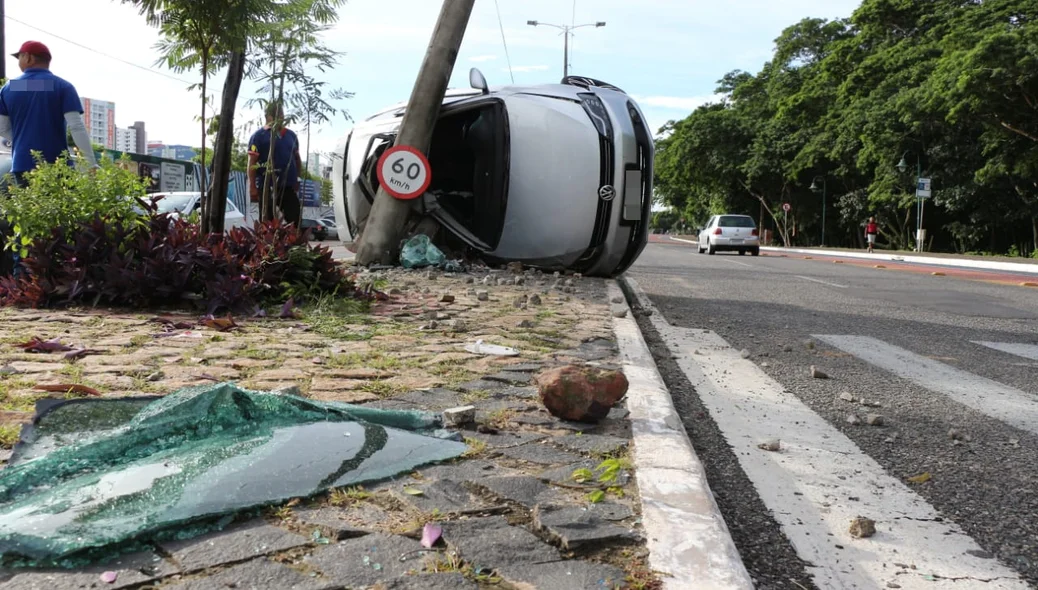 Acidente registrado na Avenida Raul Lopes