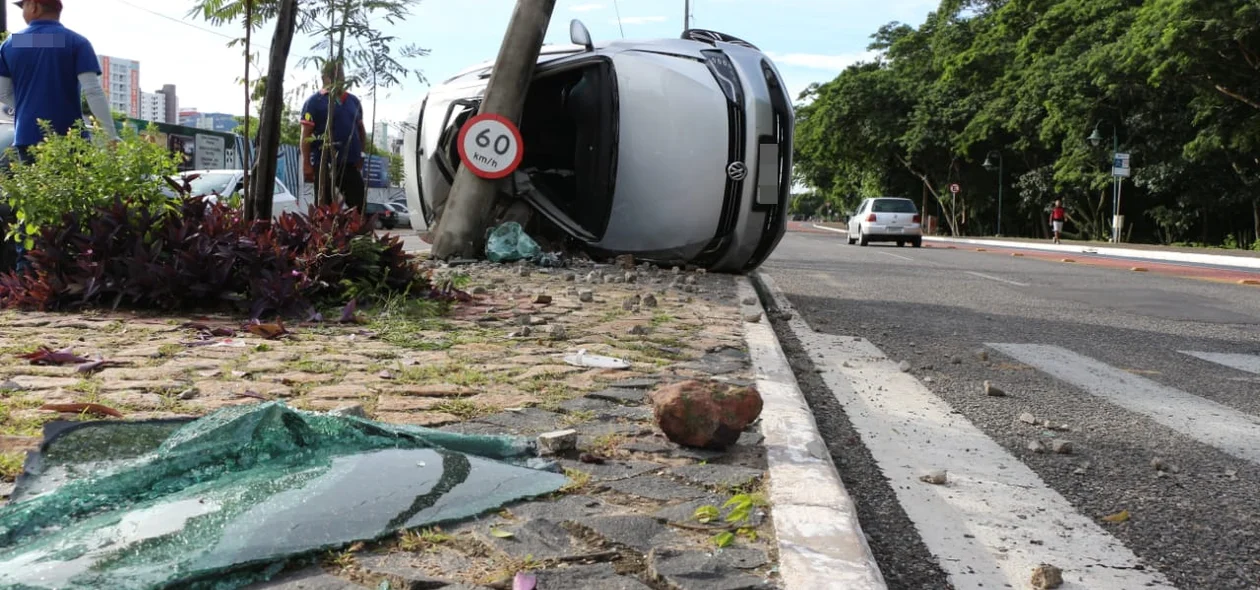 Acidente registrado na Avenida Raul Lopes