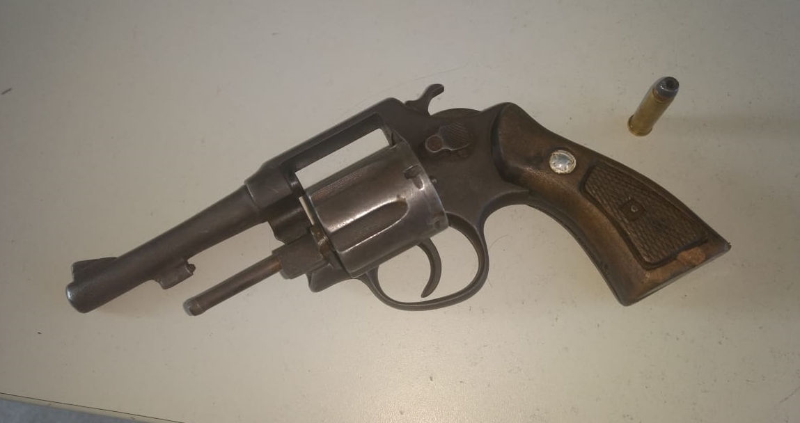 Revólver usado pelo acusado durante a ação