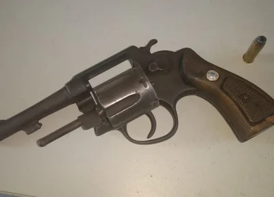 Revólver usado pelo acusado durante a ação
