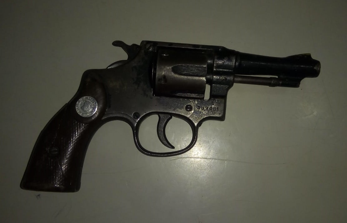 Arma foi apreendida