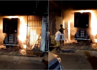 Moradores tentam conter as chamas na residência.