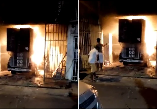 Moradores tentam conter as chamas na residência.