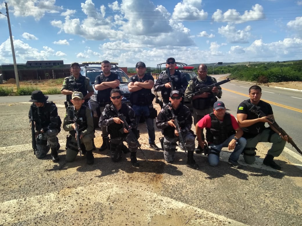 Policiais que participaram da prisão