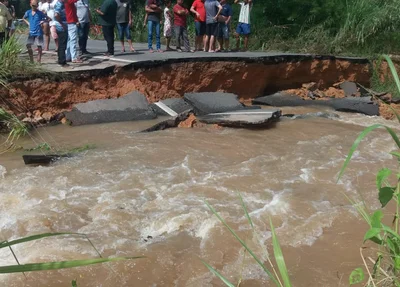 Rompimento de açude causa erosão na BR 316