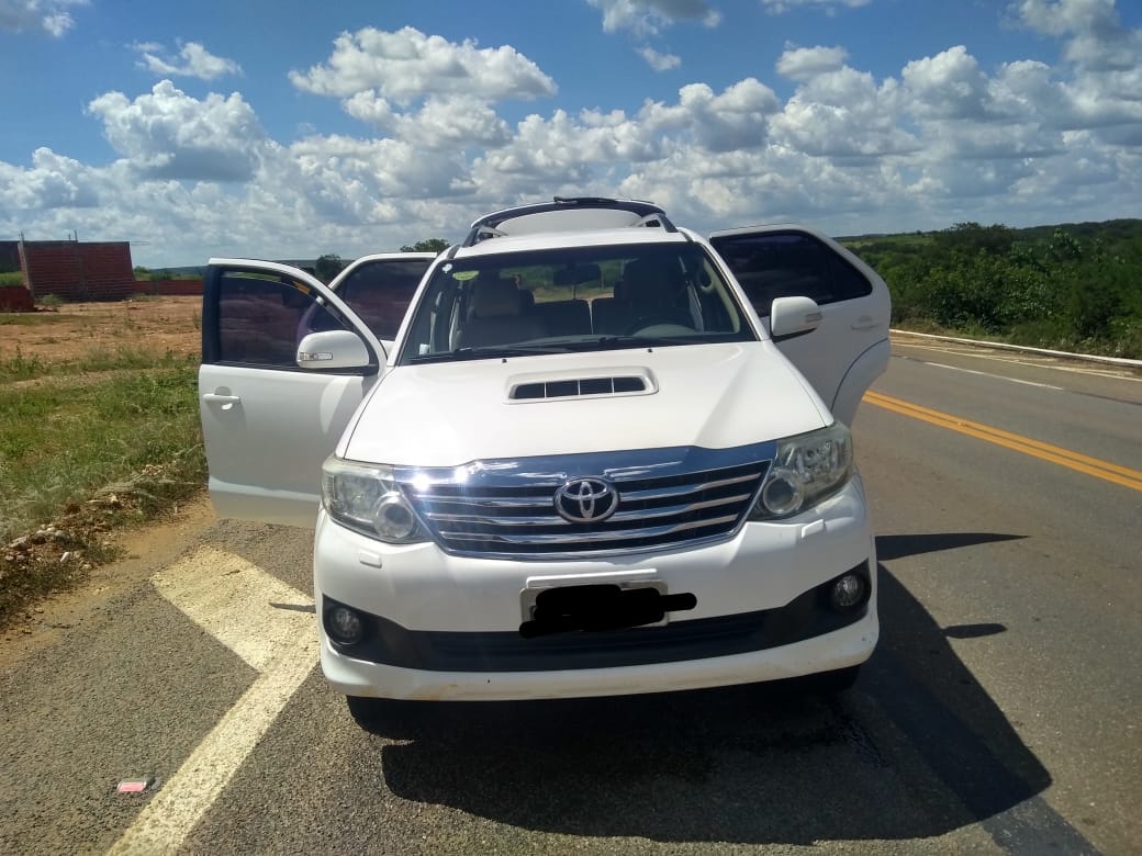 Veículo Hilux roubado de empresário