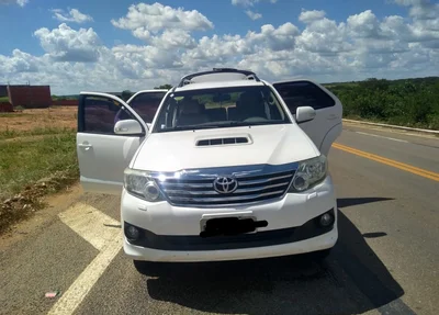 Veículo Hilux roubado de empresário