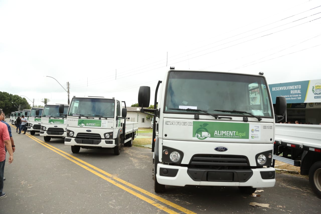 Altos recebe caminhão do Programa Alimenta Aqui
