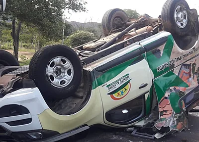 Ambulância que tombou na BR 135 