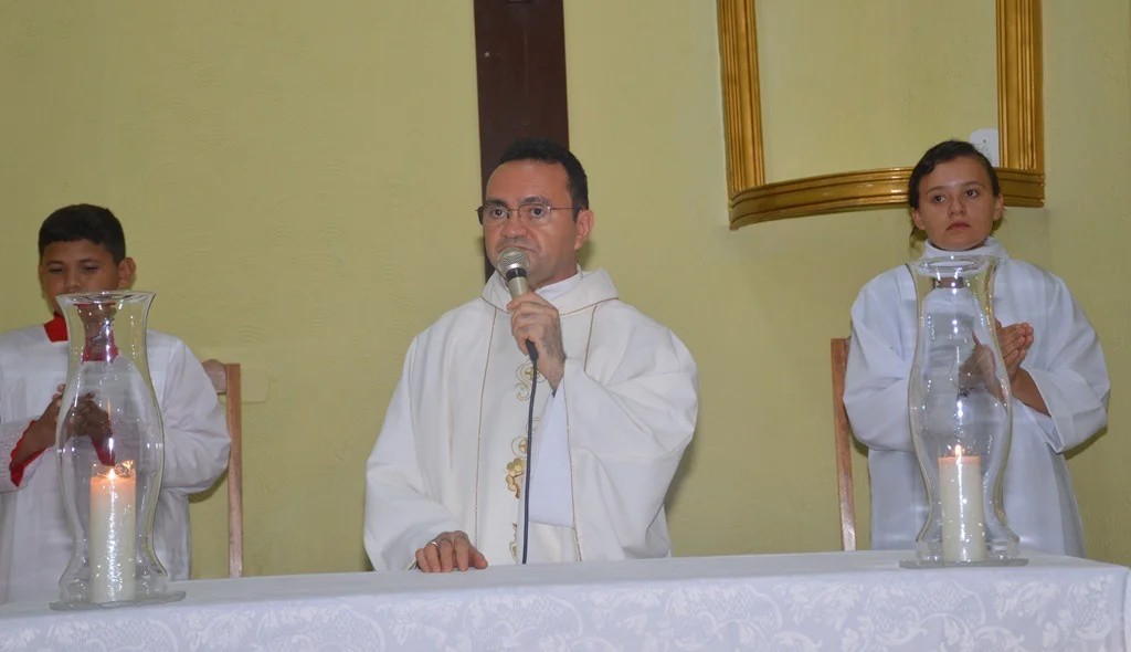 Missa solene foi presidida pelo Padre Joãozinho