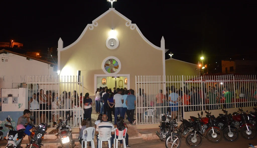 Missa solene foi realizada na igreja do bairro