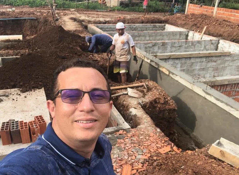 Prefeito Júnior Percy visitou obra