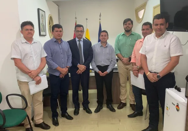 Prefeito Rubens Vieira convida secretário para audiência pública
