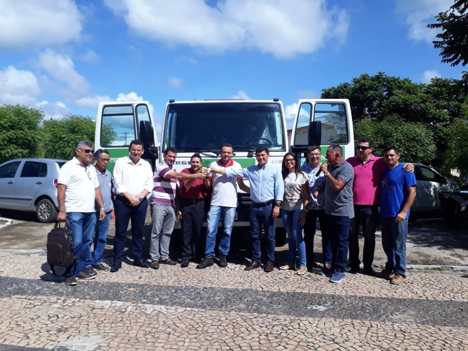 Prefeitura de Cocal recebe caminhão para agricultura familiar