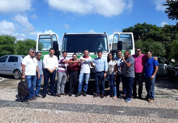 Prefeitura de Cocal recebe caminhão para agricultura familiar