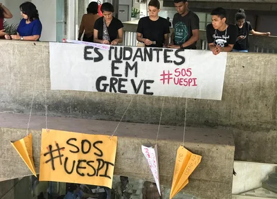 Manifestação durante greve na Uespi