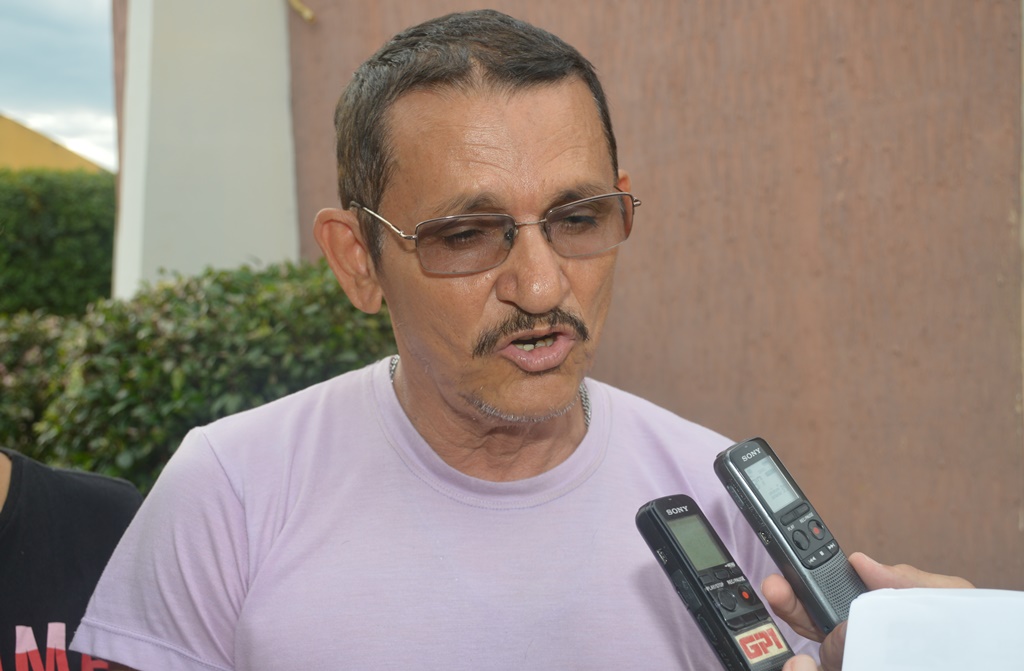 Morador denuncia fedentina e cobra providências