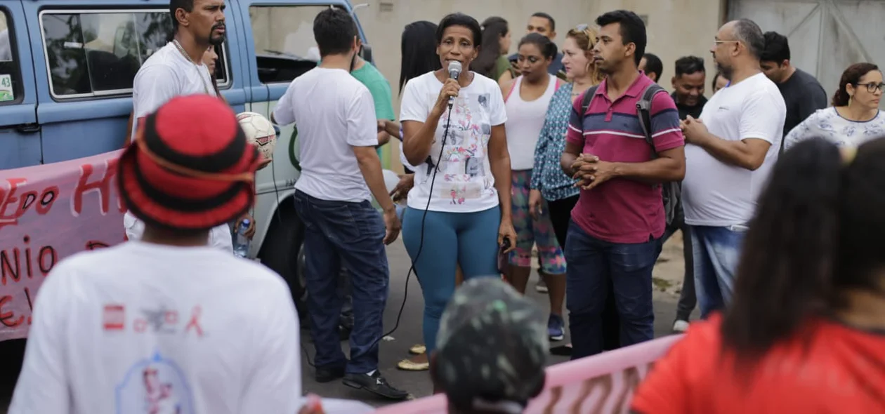 Moradora discursa