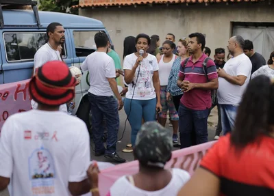 Moradora discursa