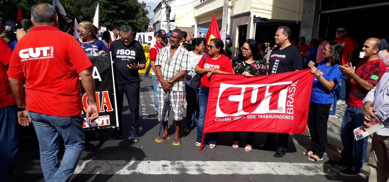 Movimentos sociais realizam manifestação contra Reforma da Previdência