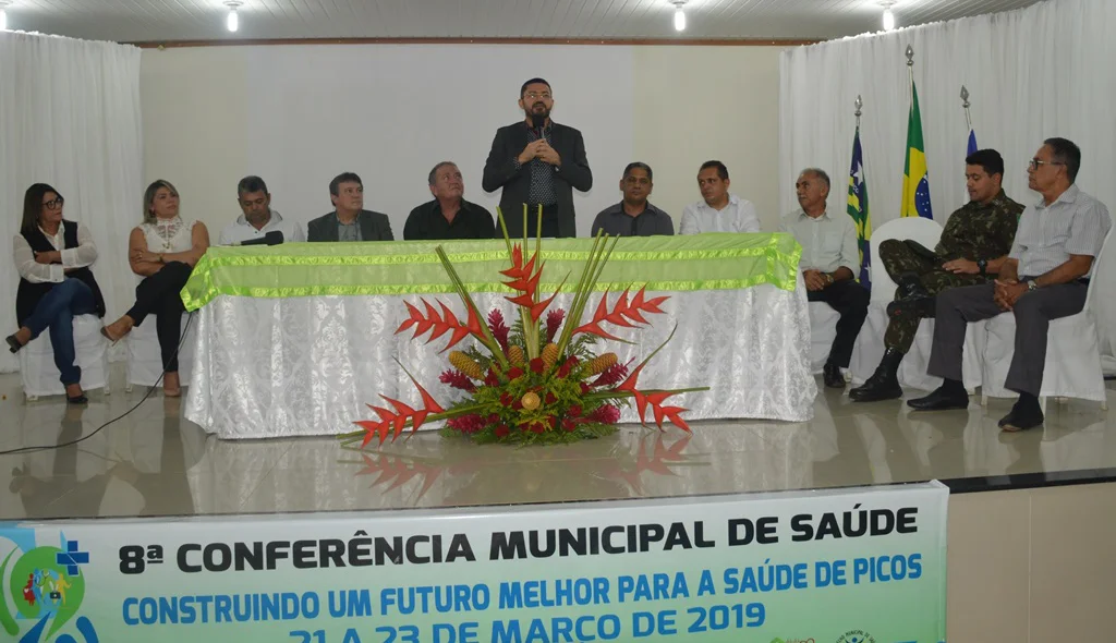 Padre Walmir abre a conferência