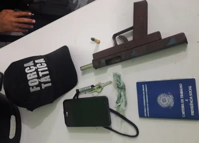 Material apreendido com o acusado