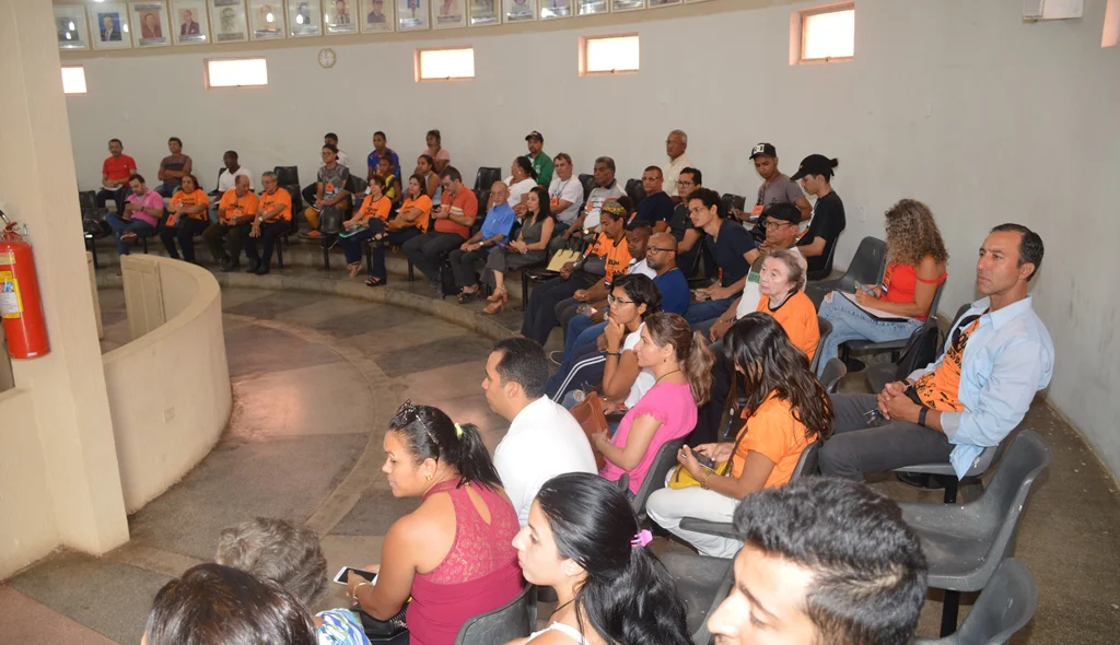 Público lota galerias da Câmara
