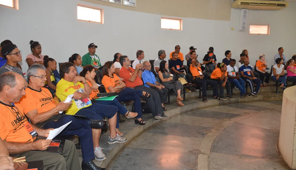 Representes da sociedade civil organizada marcam presença no fórum