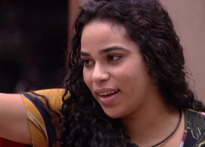 Elana lembra votação do Paredão Quádruplo