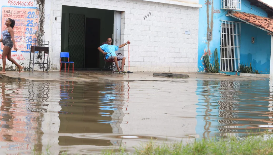 Alto volume de água prejudica locomoção de moradores