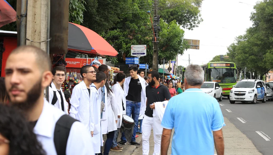 Alunos da FACIME em protesto na Avenida Frei Serafim