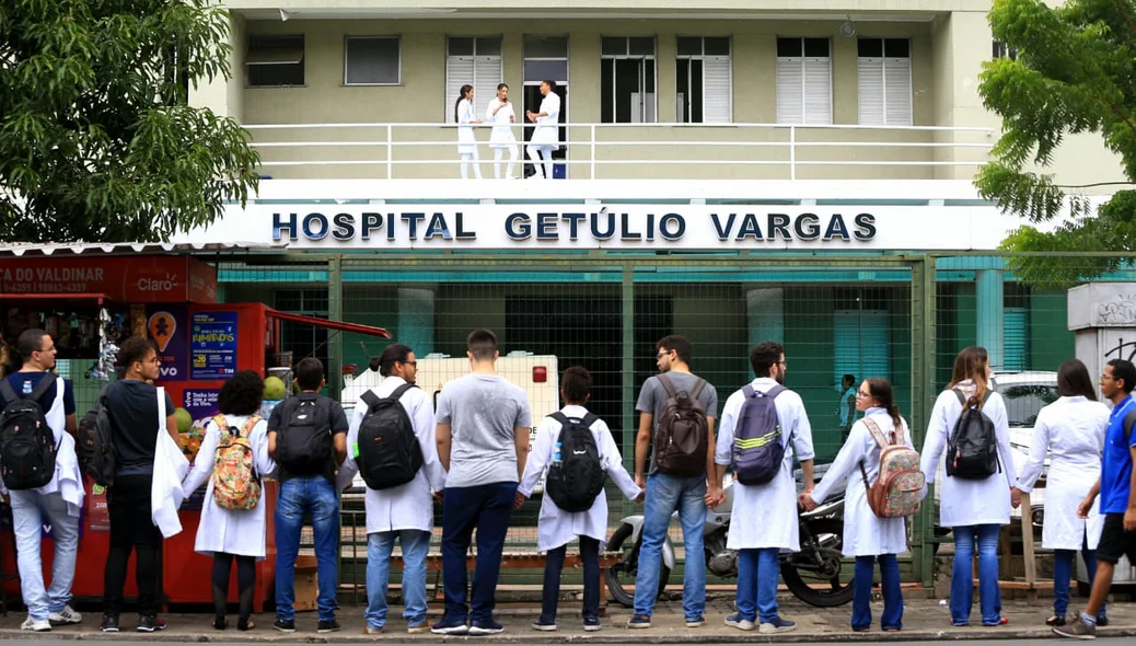 Estudantes da FACIME em protesto no Hospital Getúlio Vargas