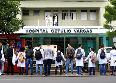 Estudantes da FACIME em protesto no Hospital Getúlio Vargas