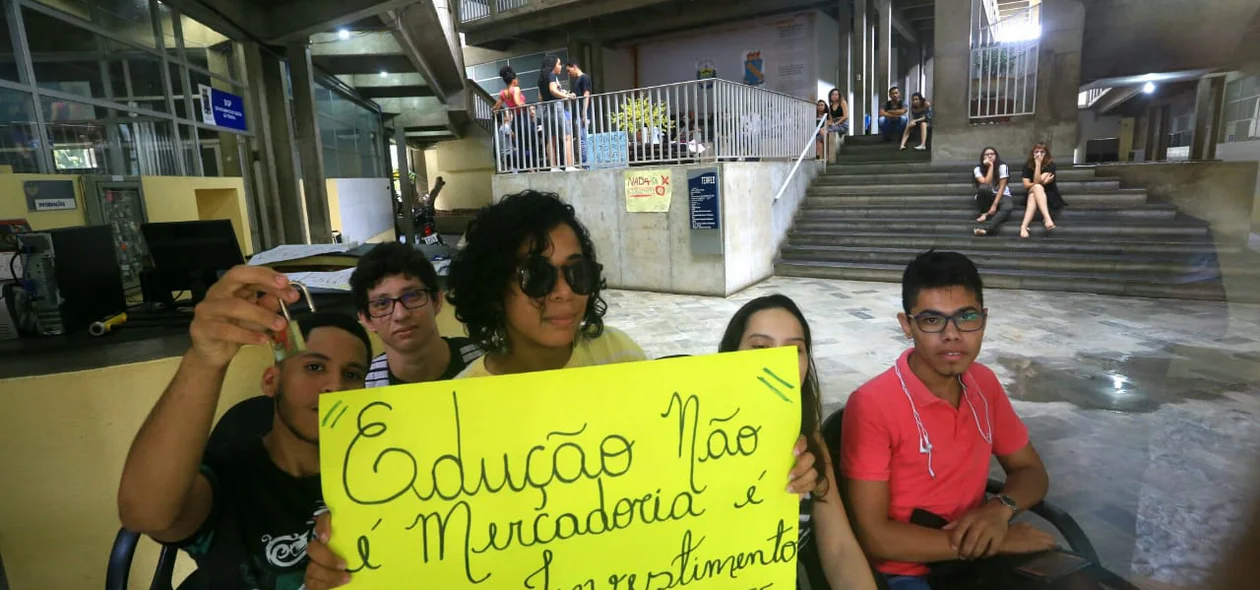 Estudantes protestam na UESPI