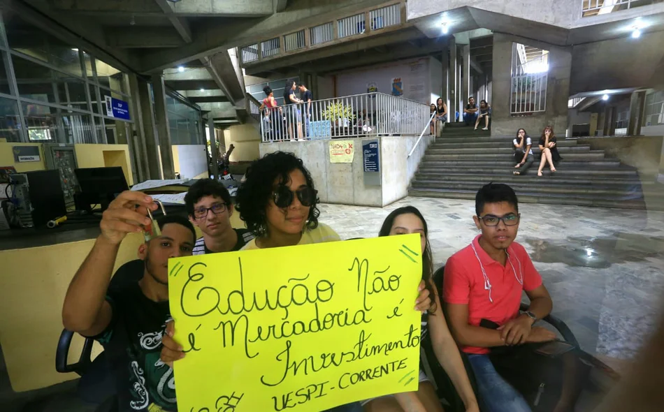 Estudantes protestam na UESPI