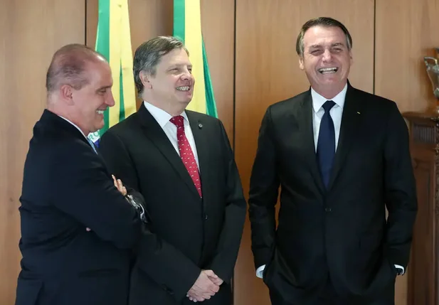 Presidente da República Jair Bolsonaro em audiência com Onyx Lorenzoni e com o embaixador Luis Fernando Serra