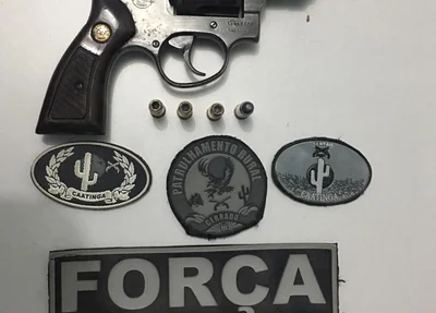Arma apreendida com o suspeito 