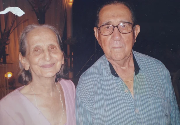 Dona Amparo ao lado do marido, Inácio Baldoíno