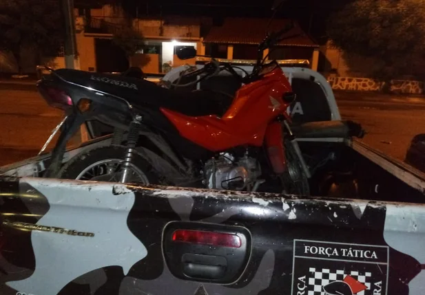 Motocicleta recuperada pela Polícia Militar