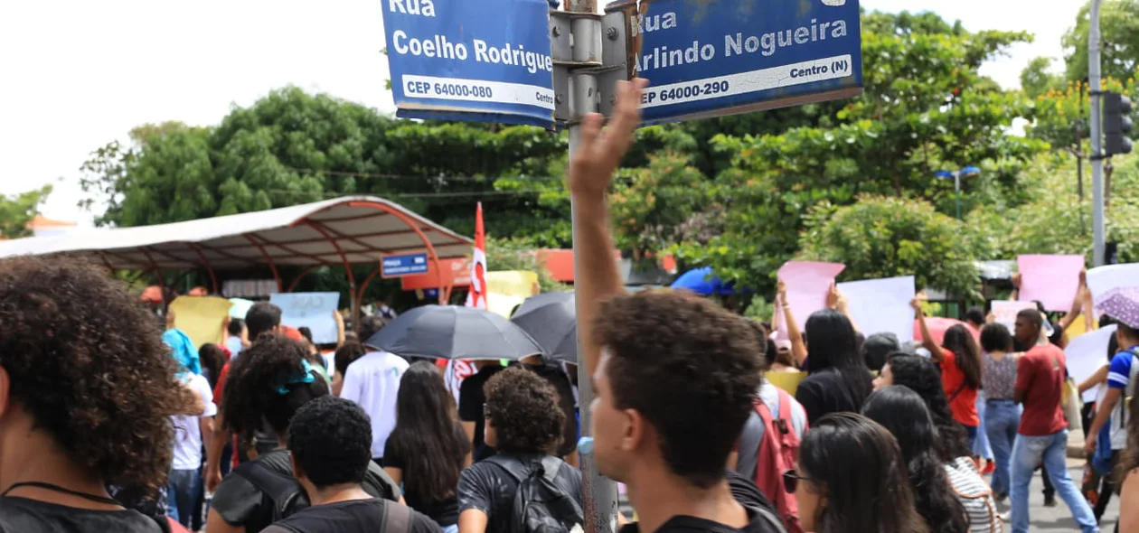 Os protestos acontecem na manhã de hoje