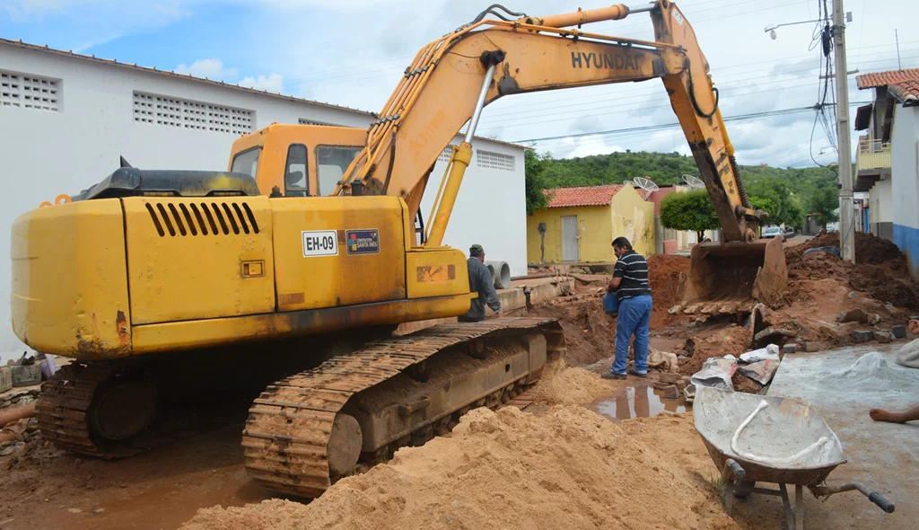 Trabalho está sendo feito em parceria entre Prefeitura e Agespisa
