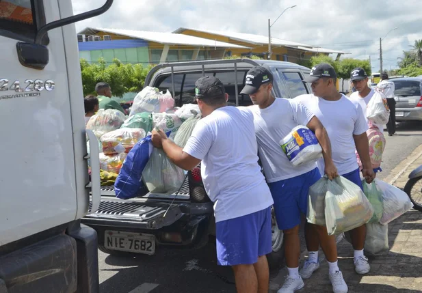 Fecomercio doa alimentos às vítimas de alagamentos em Parnaiba