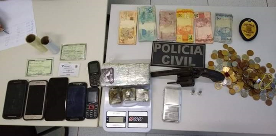 Material encontrado com o trio