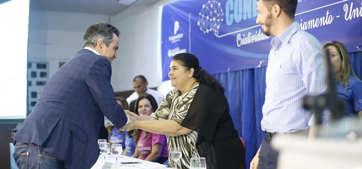 Ciro Nogueira cumprimenta Belê Medeiros
